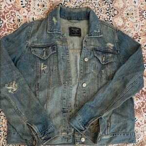 Abercrombie & Fitch distressed jean jacket